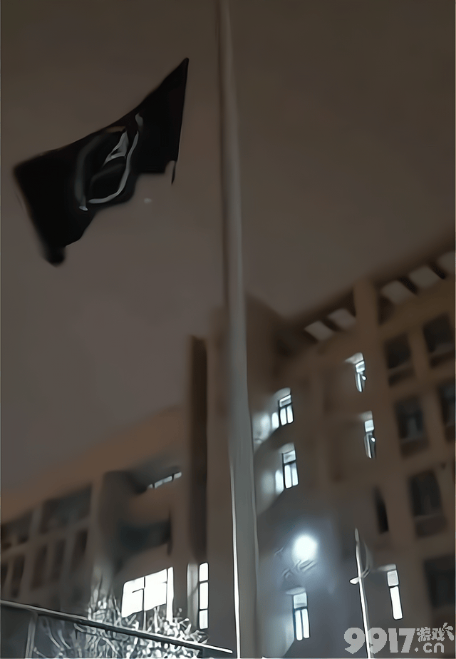 陕西一高校学生用EDG队旗换国旗? 校方回应来了