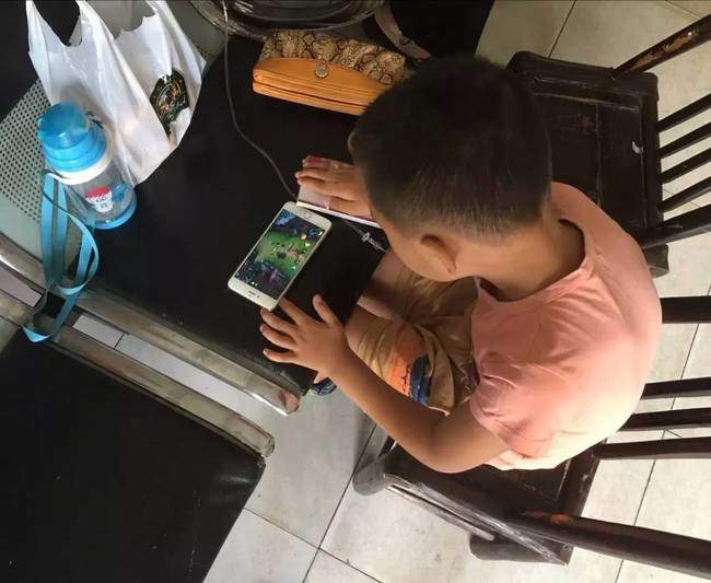 为什么一夜之间，王者荣耀竟出现百万六七十岁高龄打野